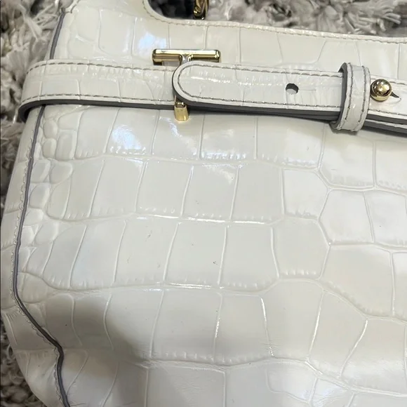 Ted Baker White Textured Shoulder Bag with Gold Clasp - Picture 4 of 13